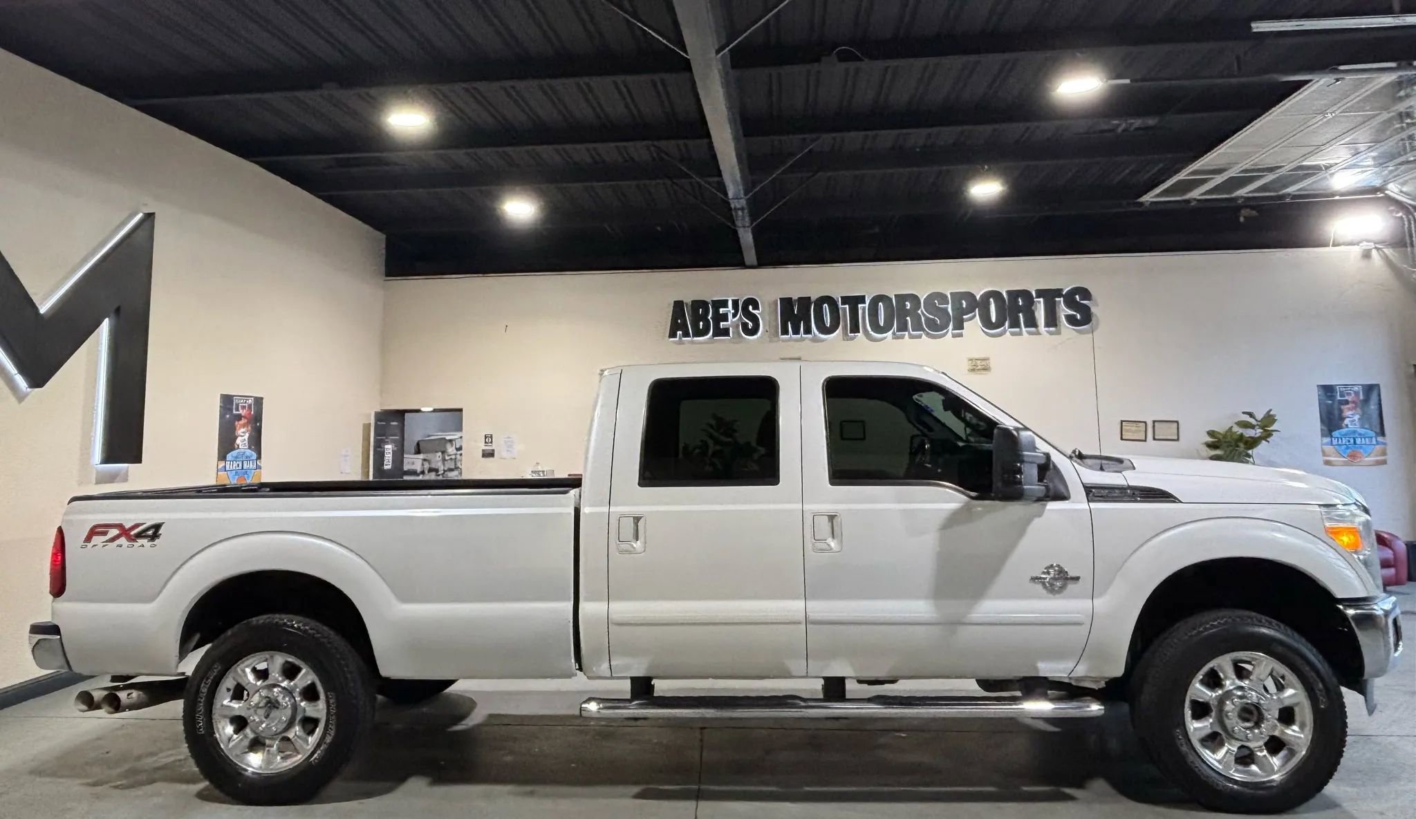 Used 2015 Ford F250 Lariat w/ Lariat Ultimate Package image 4