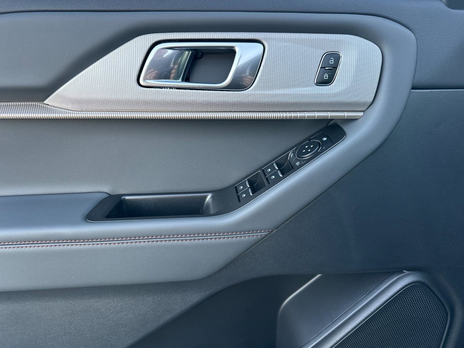 New 2026 Ford Explorer Active w/ Active Comfort Package RWD image 11