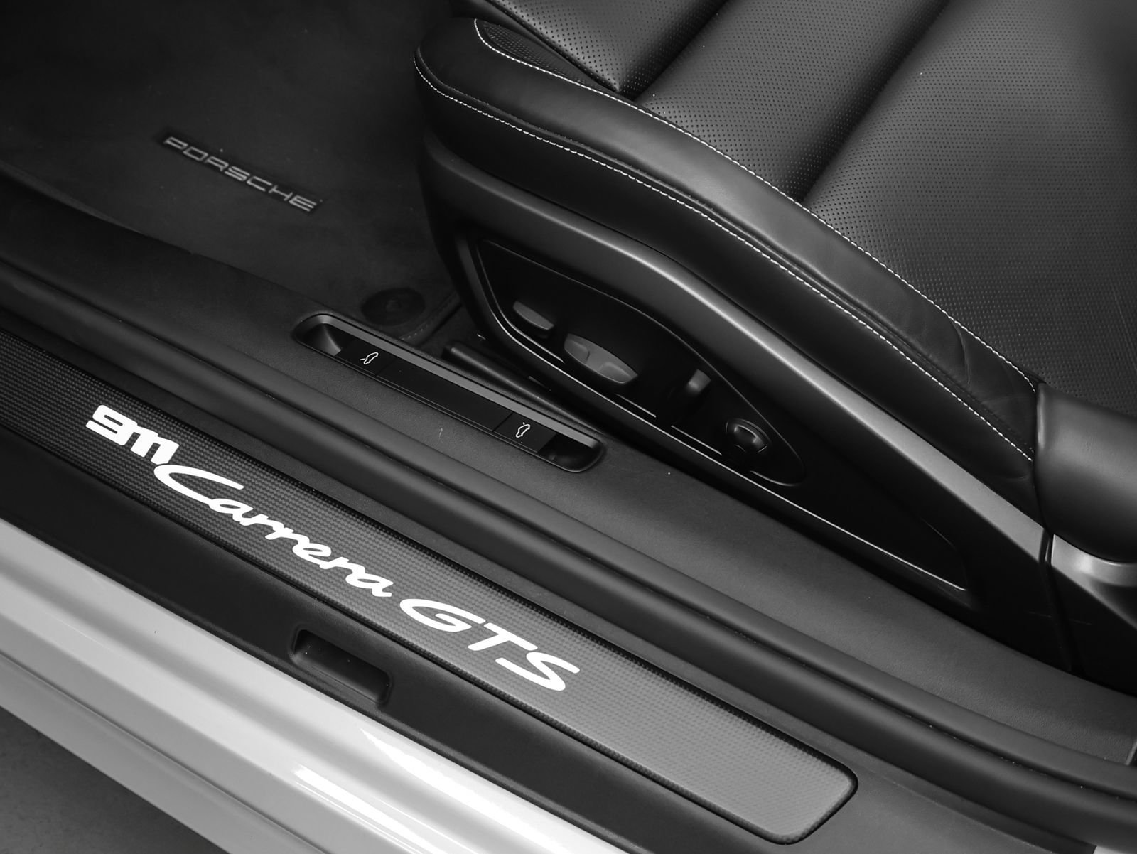Certified 2023 Porsche 911 Carrera GTS RWD image 34