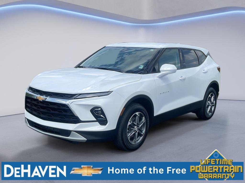 Used 2025 Chevrolet Blazer LT AWD/4WD image 2
