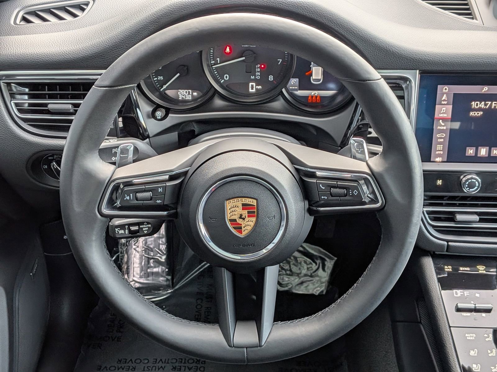 Certified 2025 Porsche Macan image 15