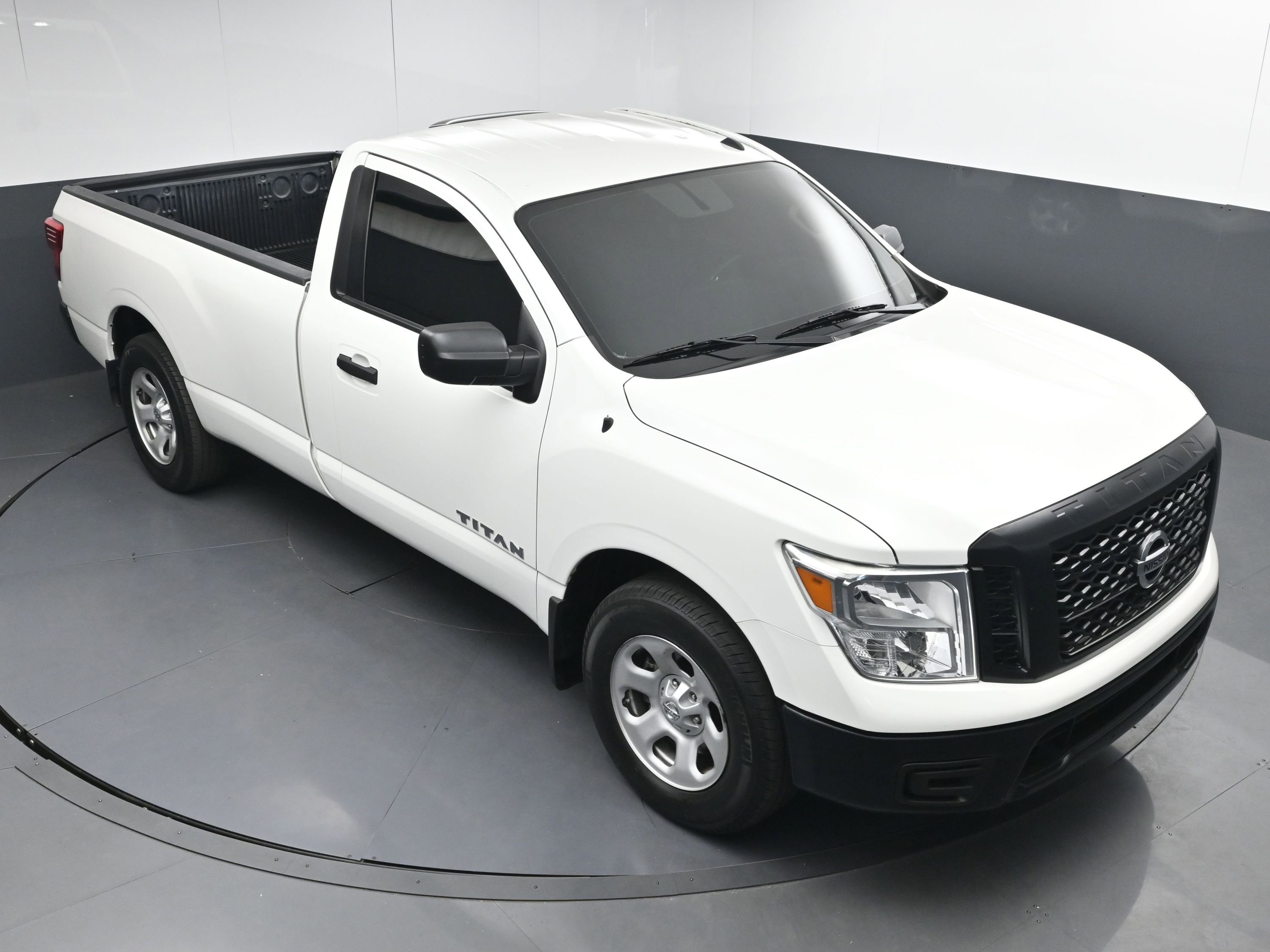 Used 2019 Nissan Titan S image 29