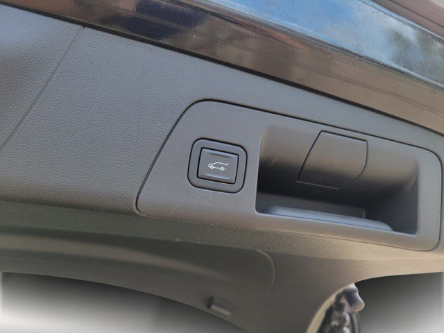 Used 2023 Buick Envision Essence w/ Sport Touring Package image 6