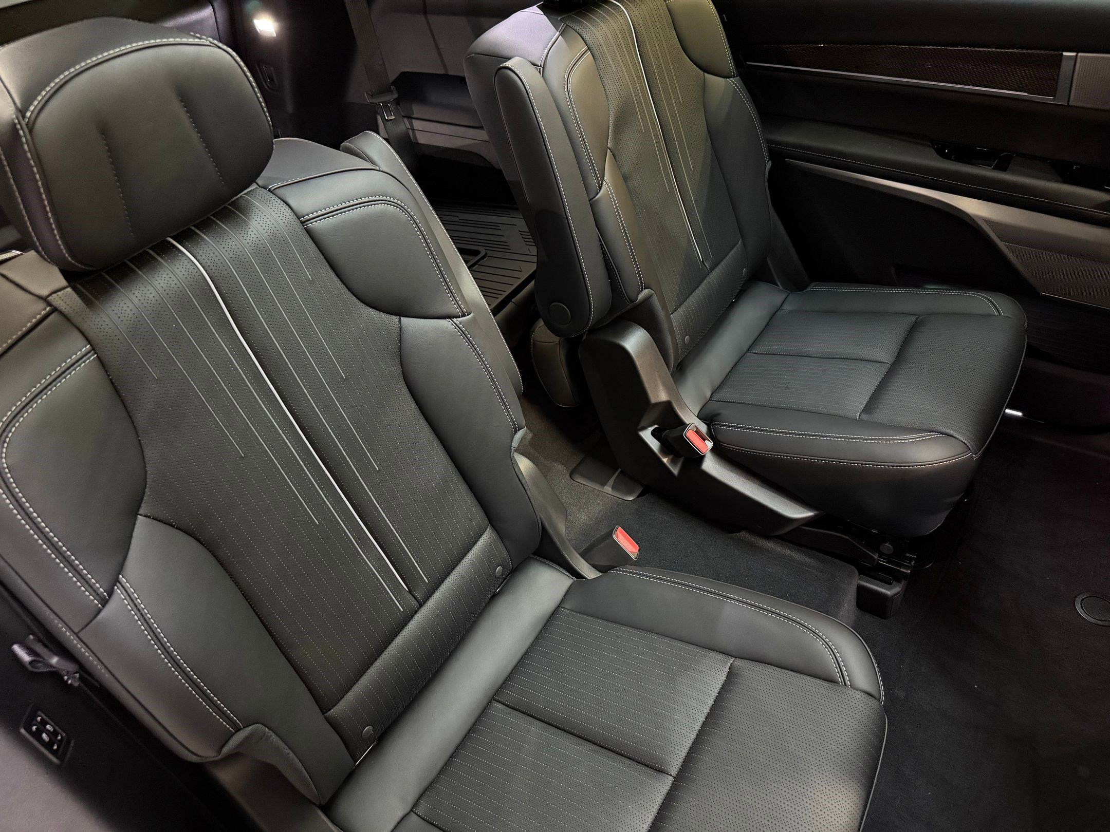 New 2026 Cadillac Vistiq Sport w/ LPO, Floor Liner Package image 51