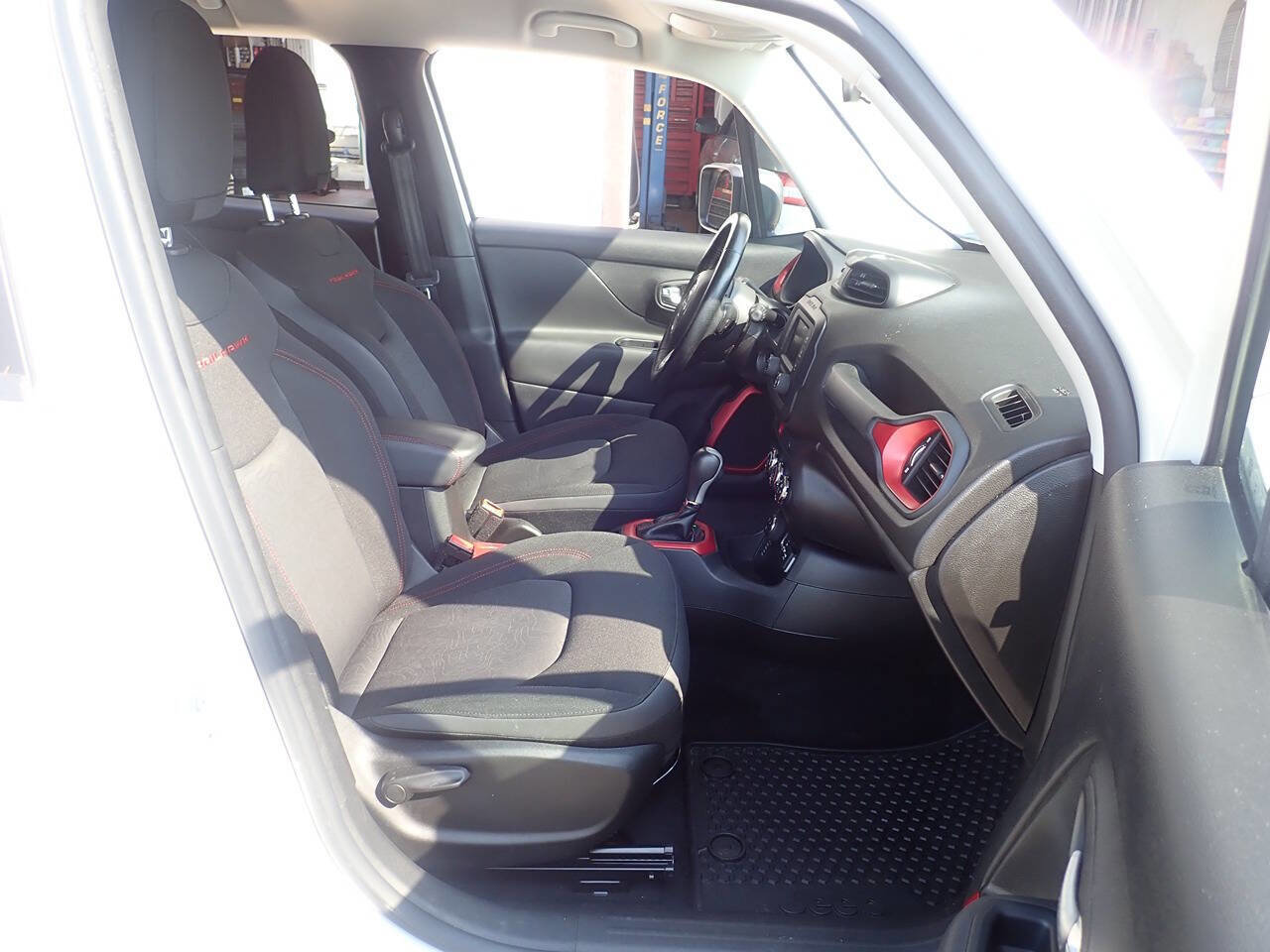 Used 2016 Jeep Renegade Trailhawk w/ Cold Weather Group image 27