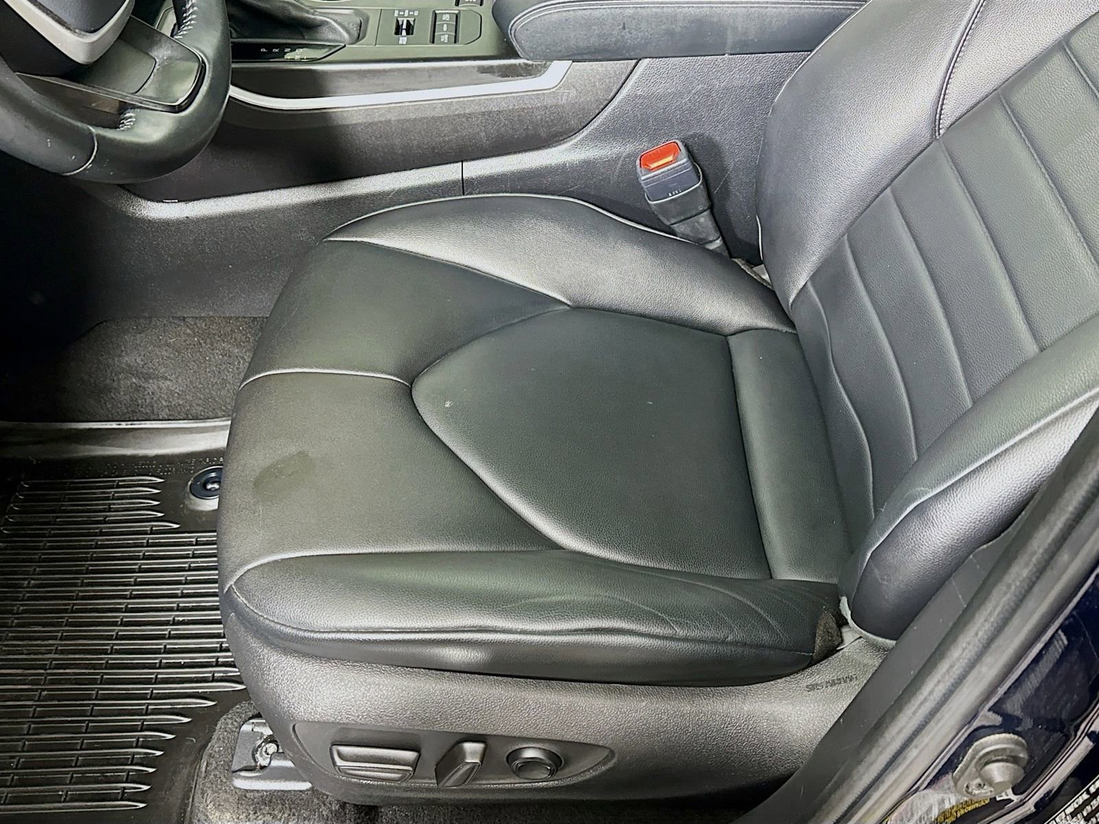 Used 2022 Toyota Highlander XLE image 17