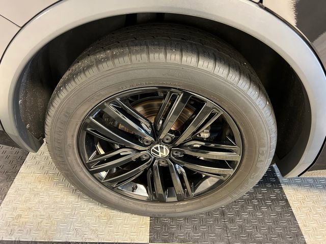 Certified 2022 Volkswagen Tiguan SE R-Line FWD image 15