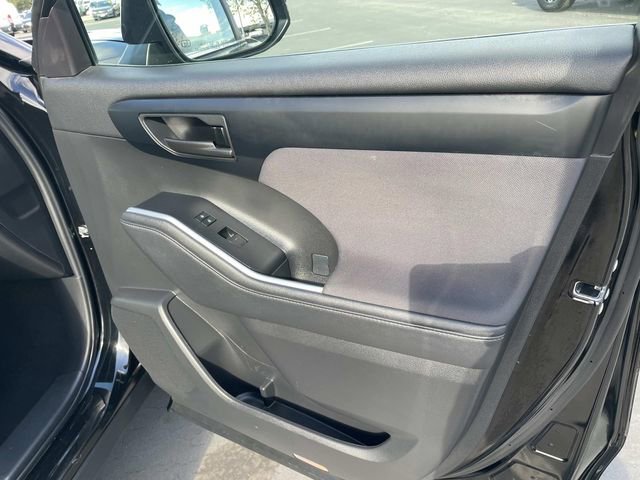 Used 2023 Toyota Highlander LE image 35