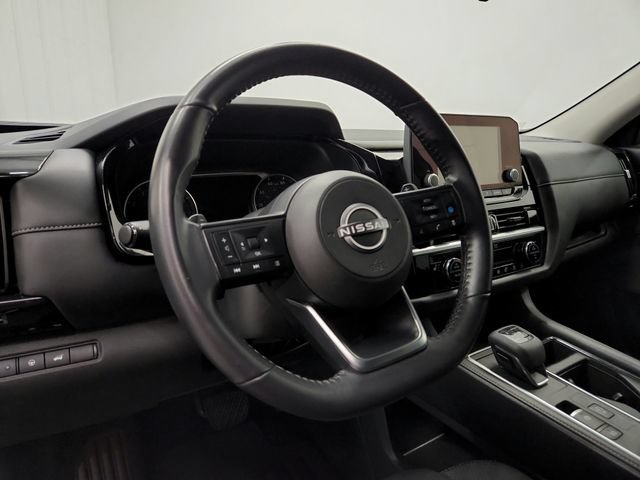 Used 2025 Nissan Pathfinder SV AWD/4WD image 17