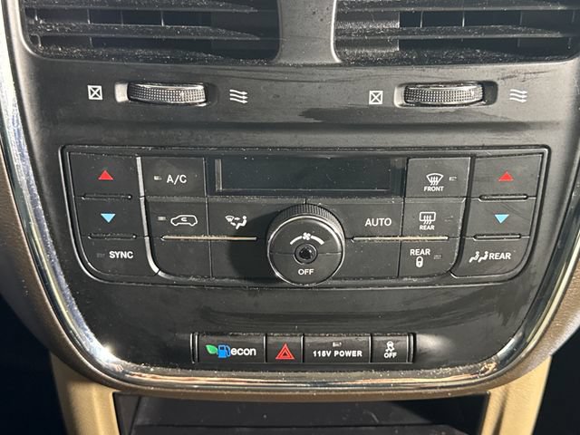 Used 2014 Chrysler Town & Country Touring FWD image 31