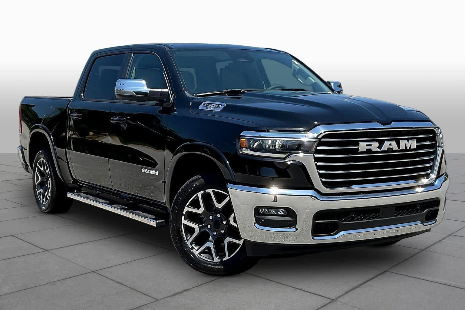 Used 2025 RAM 1500 Laramie AWD/4WD image 5