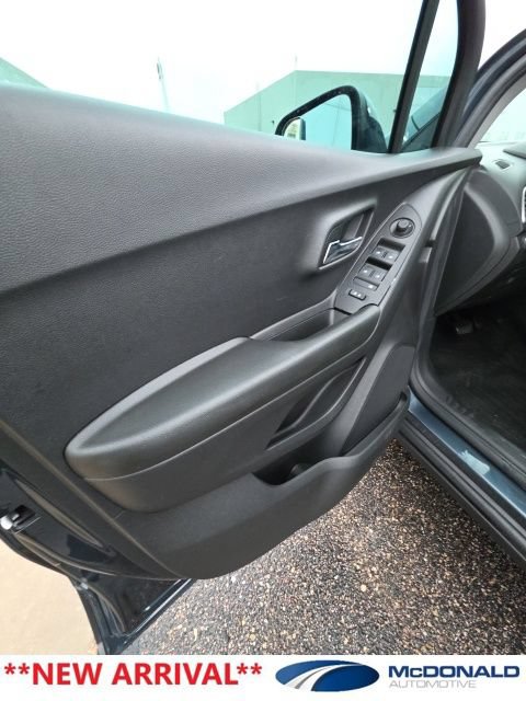 Used 2021 Chevrolet Trax LS w/ Tint and Cruise Package AWD/4WD image 13