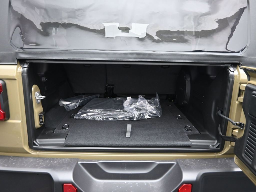 Certified 2025 Jeep Wrangler Unlimited Rubicon w/ Technology Group image 14