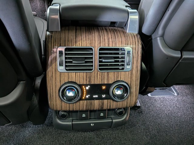 Used 2018 Land Rover Range Rover HSE AWD/4WD image 19