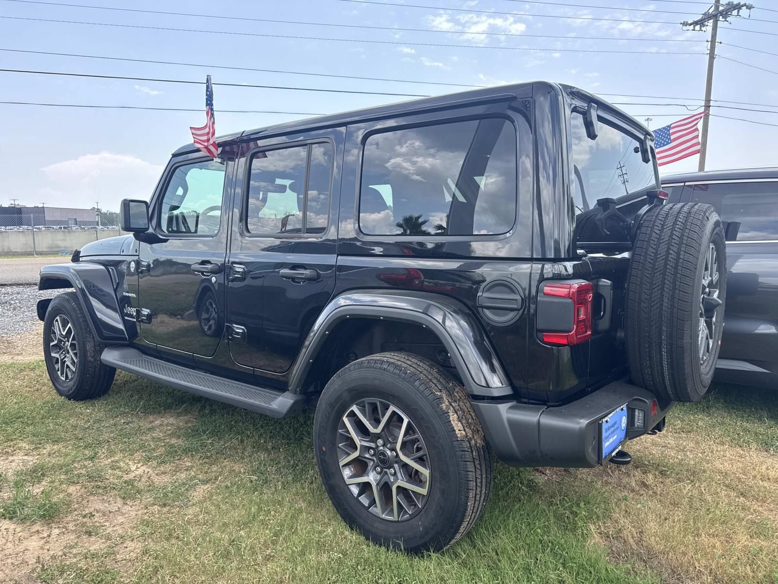 Used 2024 Jeep Wrangler Unlimited Sahara w/ Technology Group AWD/4WD image 6