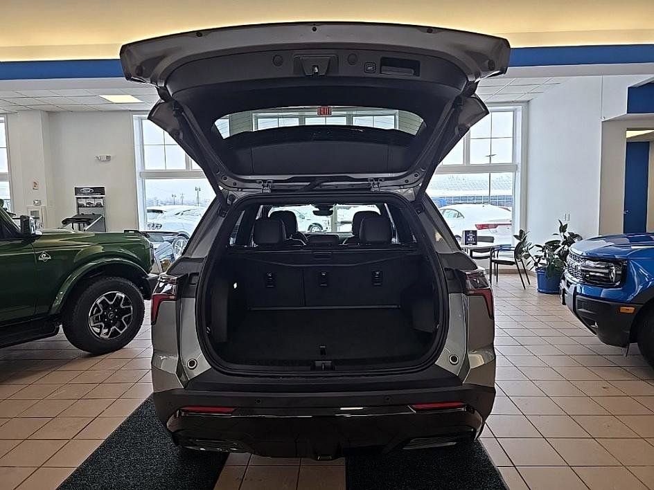 Used 2025 Chevrolet Equinox RS w/ Safety and Technology Package image 25