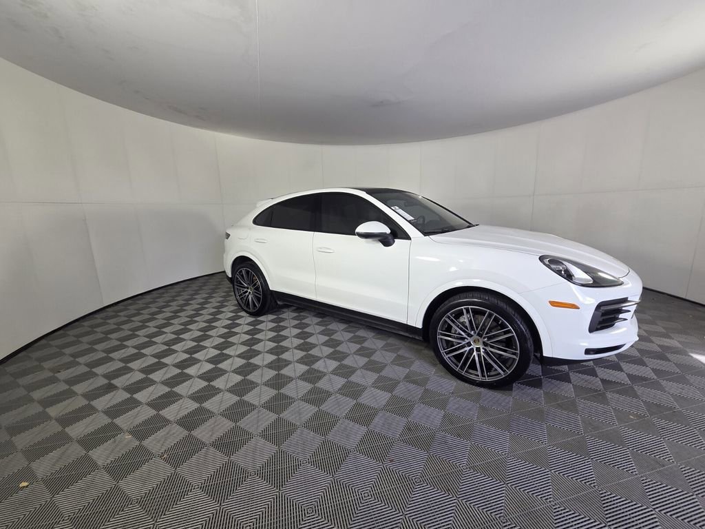 Used 2023 Porsche Cayenne Platinum Edition image 4