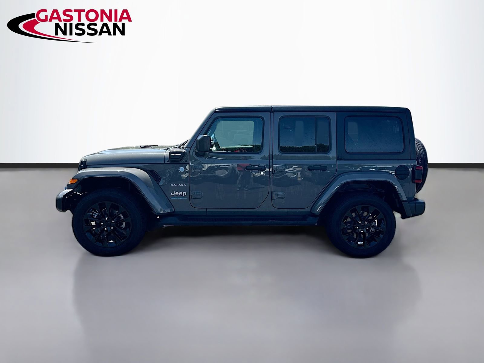 Used 2023 Jeep Wrangler Unlimited Sahara w/ Cold Weather Group AWD/4WD image 5