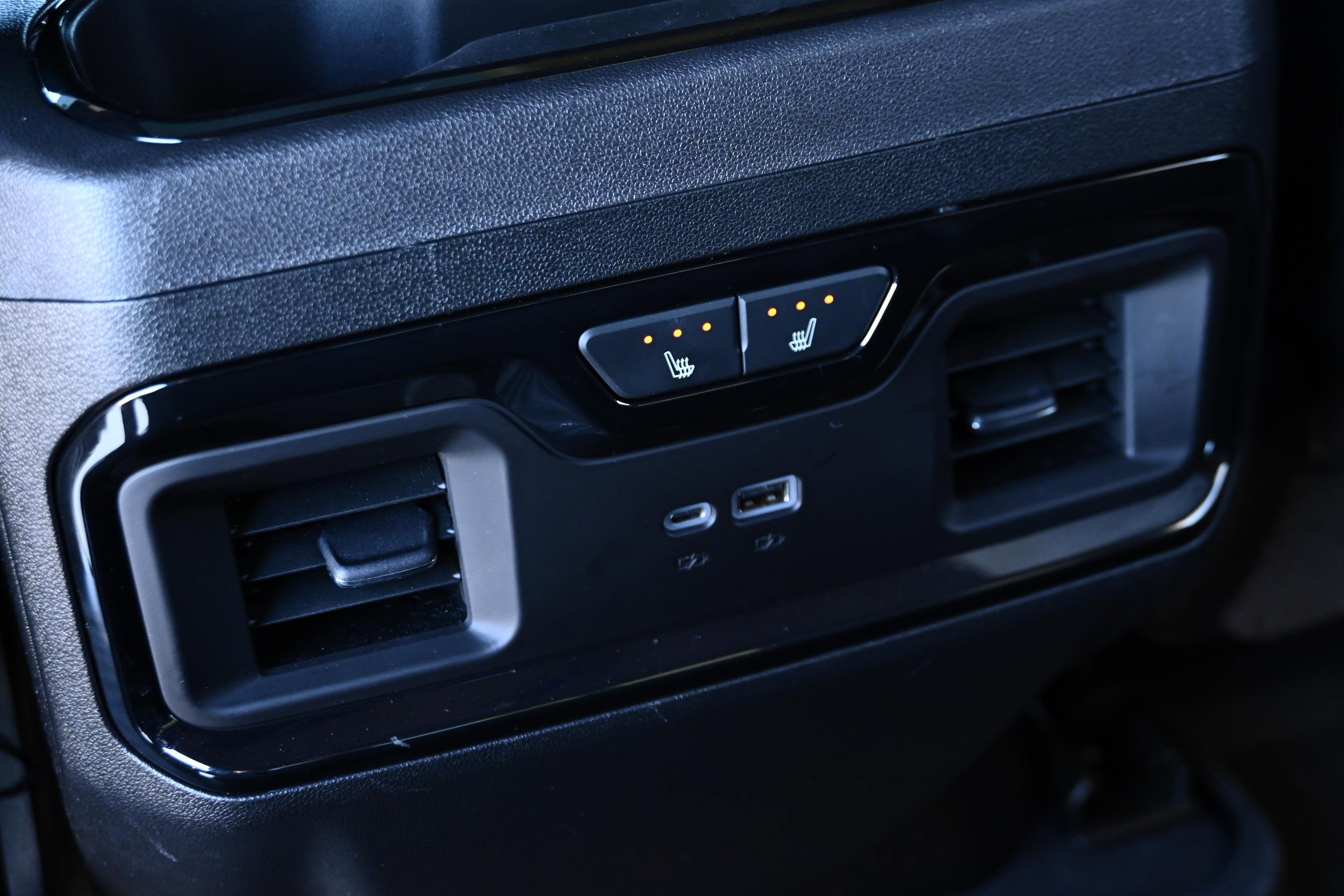 Used 2024 GMC Sierra 2500 AT4 w/ AT4 Premium Plus Package image 32