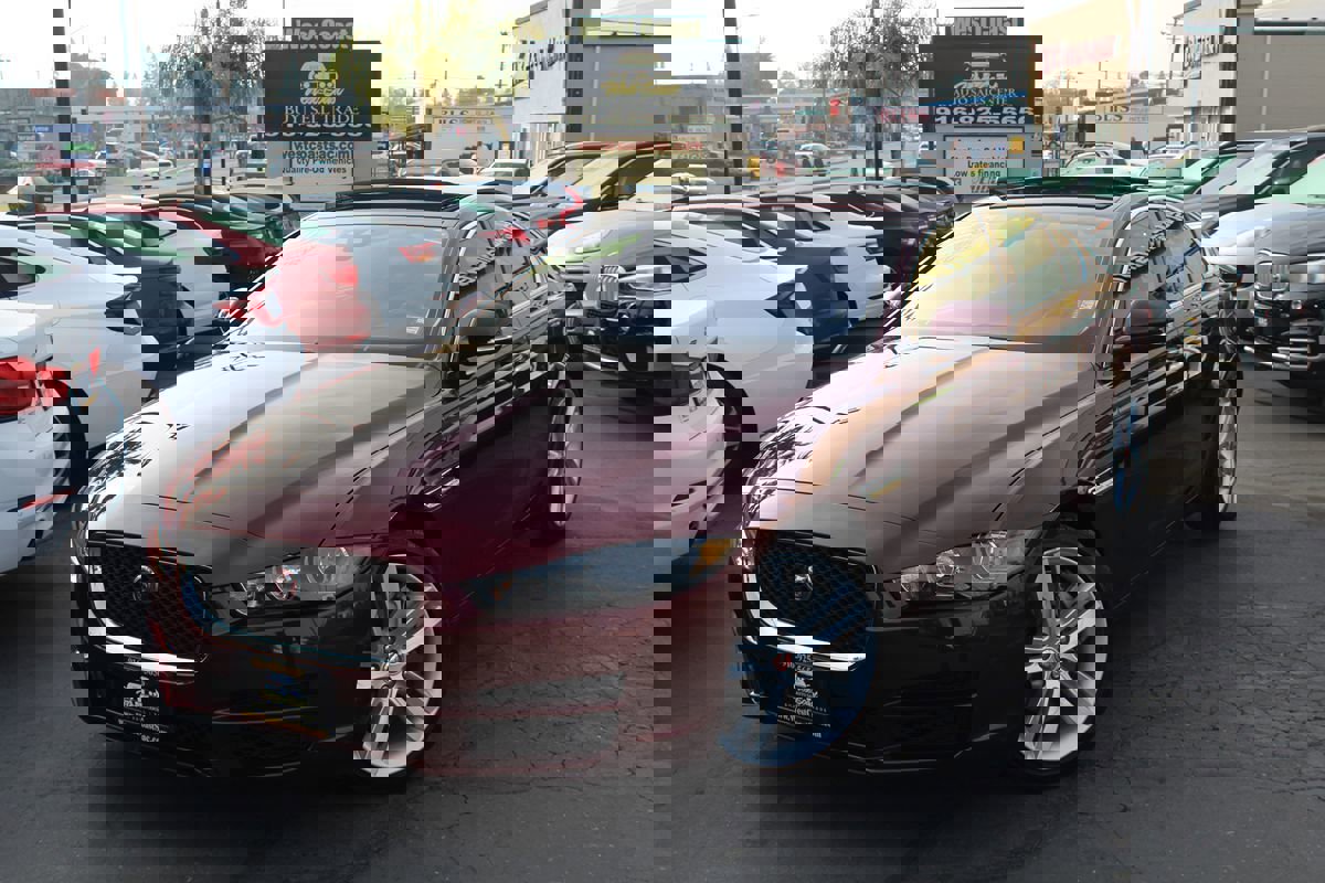 Used 2017 Jaguar XE Prestige image 41