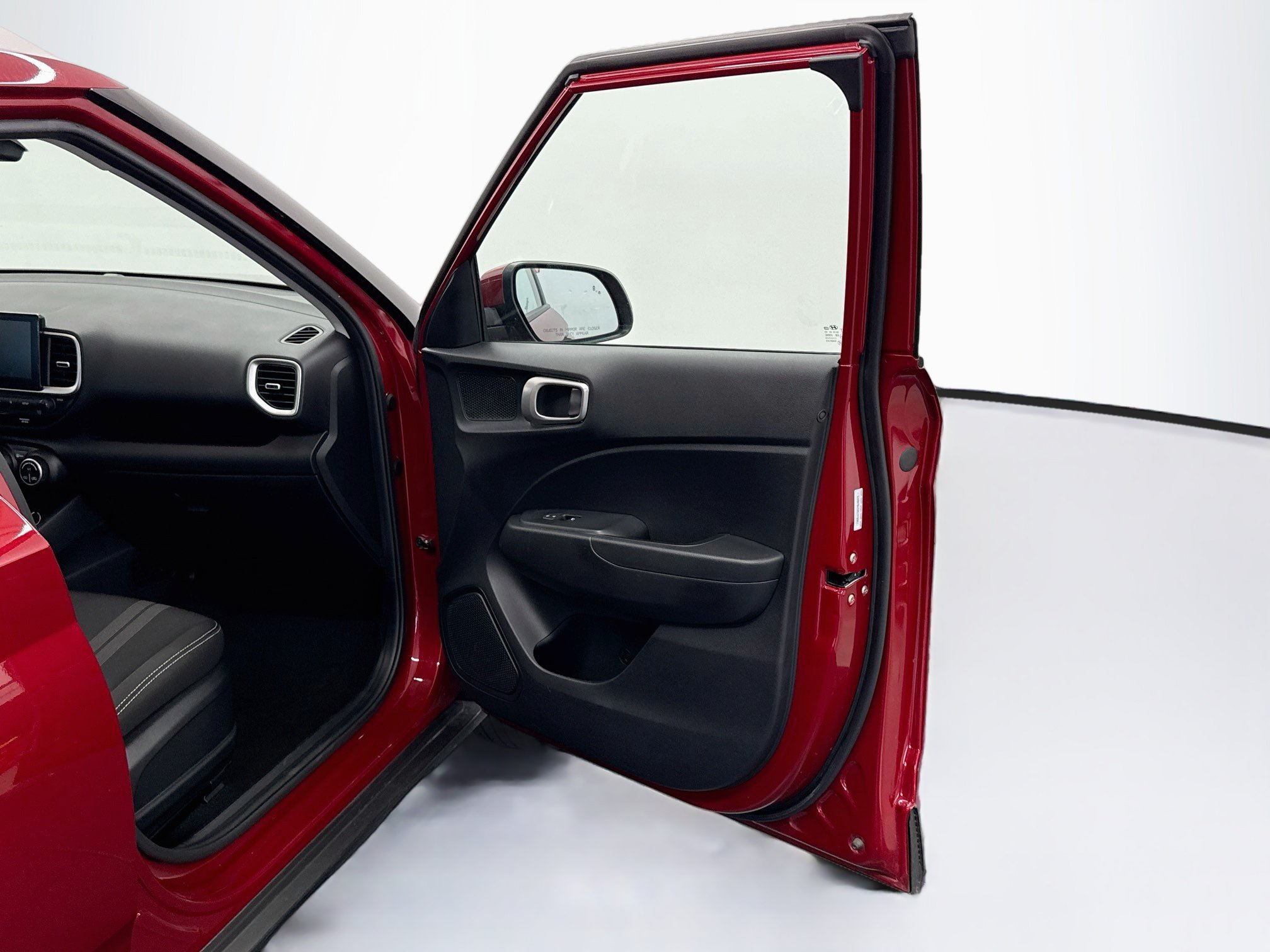 Used 2025 Hyundai Venue SEL FWD image 32