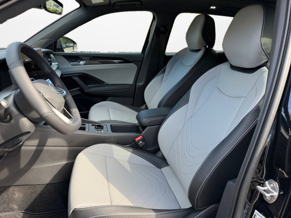 New 2026 Volkswagen Tiguan SE R-Line image 9