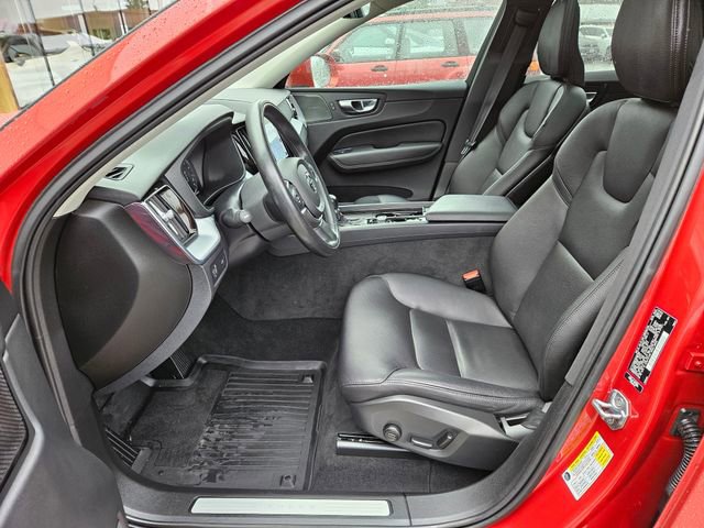 Used 2021 Volvo XC60 T5 Momentum w/ Advanced Package image 13