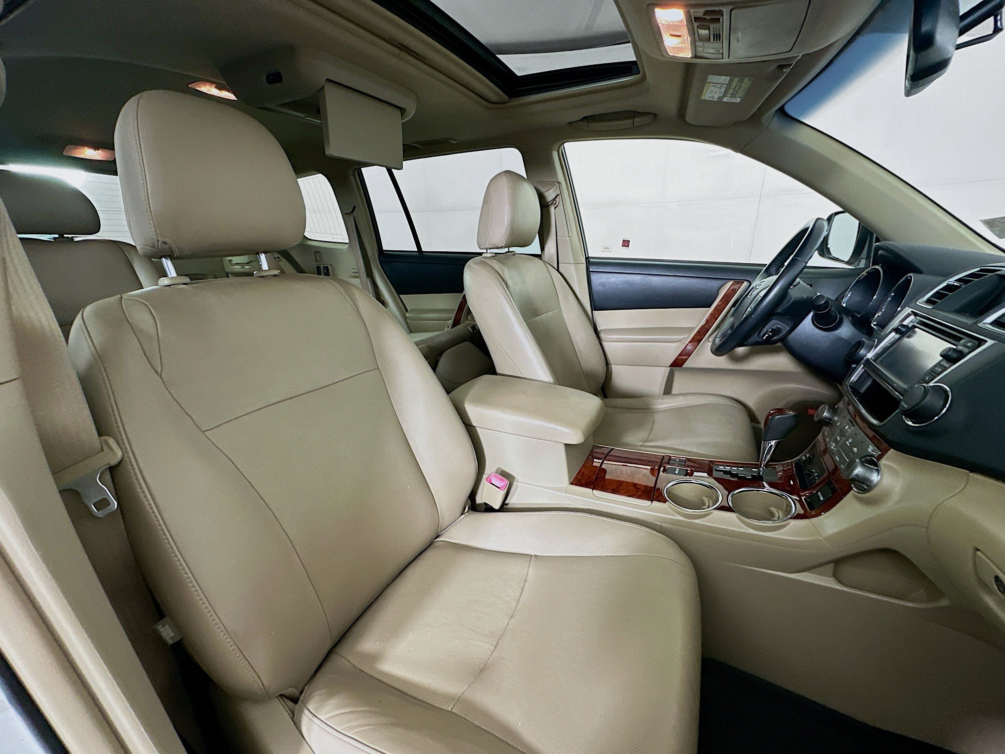 Used 2013 Toyota Highlander Limited AWD/4WD image 32
