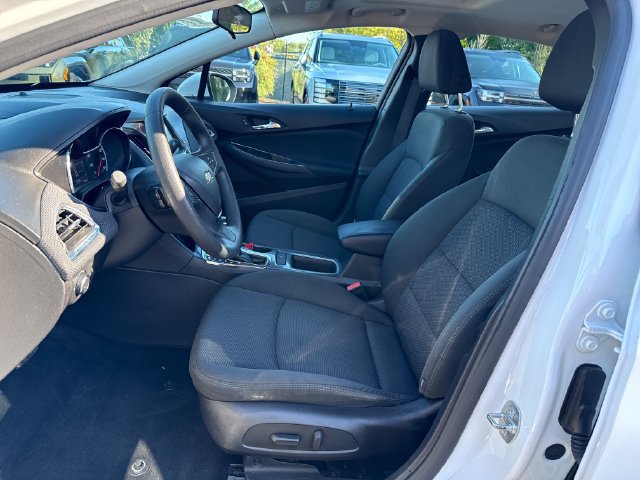 Used 2016 Chevrolet Cruze LT w/ Sun And Sound Package FWD image 9