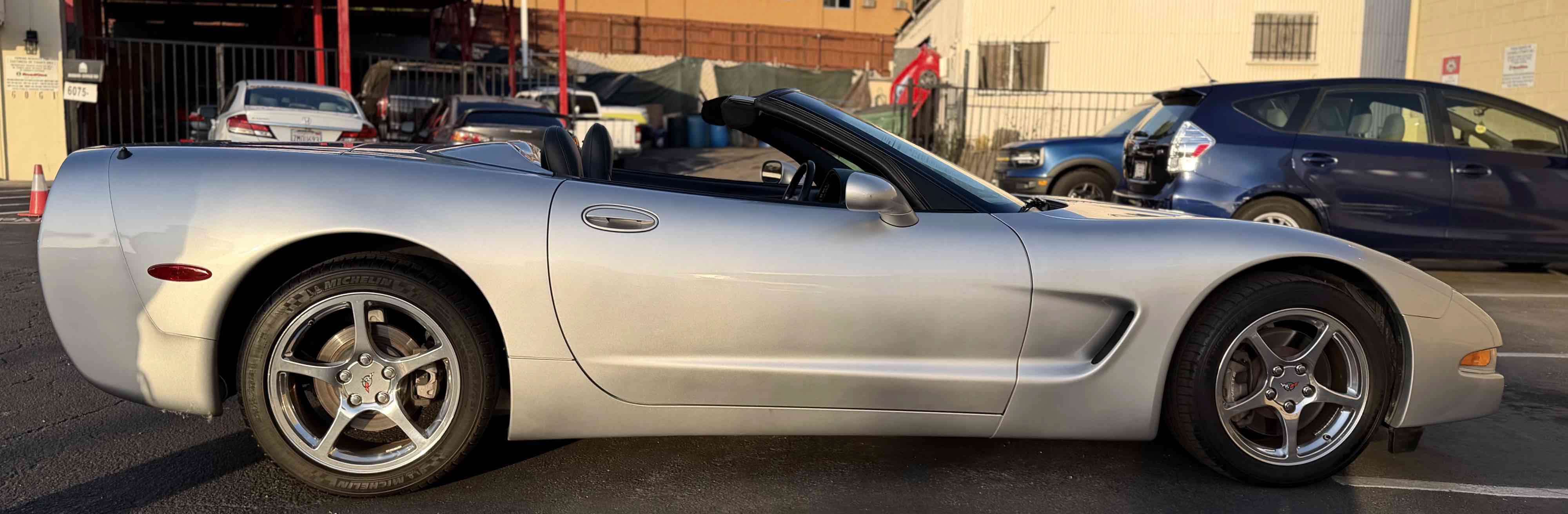 Used 2001 Chevrolet Corvette Convertible w/ Preferred Equipment Group2 RWD image 2
