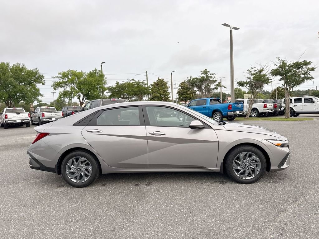 Used 2024 Hyundai Elantra Blue FWD image 2