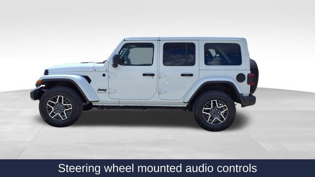Used 2025 Jeep Wrangler Sahara image 4