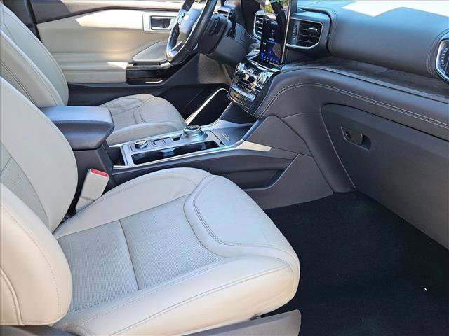 Used 2021 Ford Explorer Platinum w/ Equipment Group 601A AWD/4WD image 29