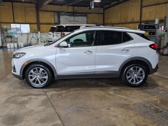 Certified 2022 Buick Encore GX Essence w/ Advanced Technology Package image 2