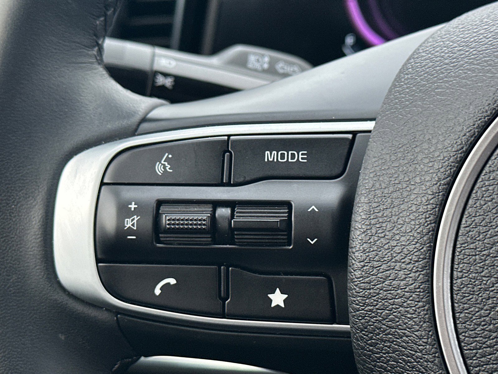 Used 2025 Kia Sportage EX image 10