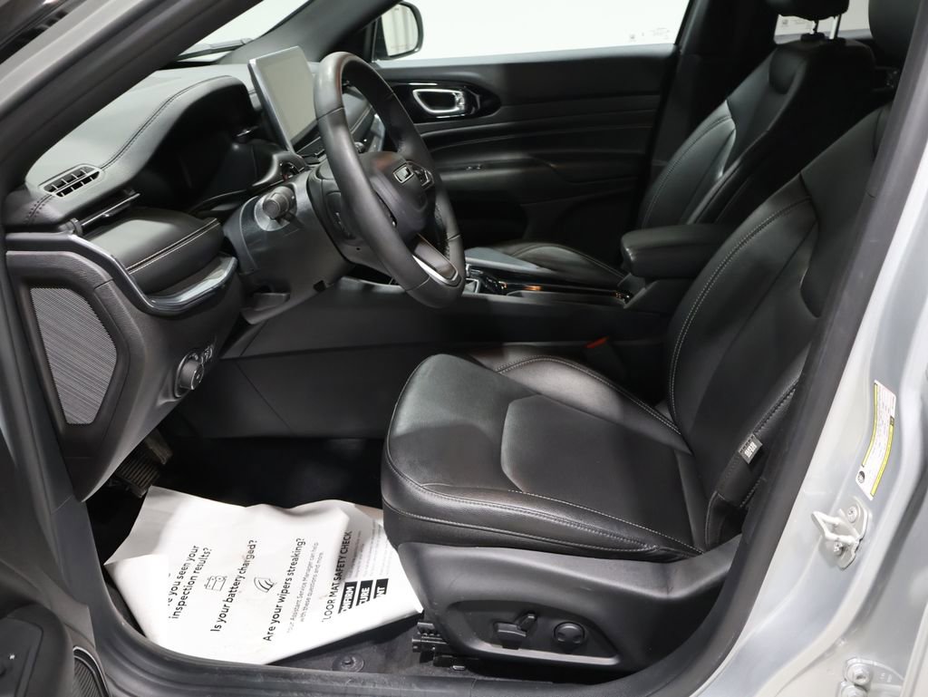 Used 2024 Jeep Compass Limited w/ High Altitude Package image 9