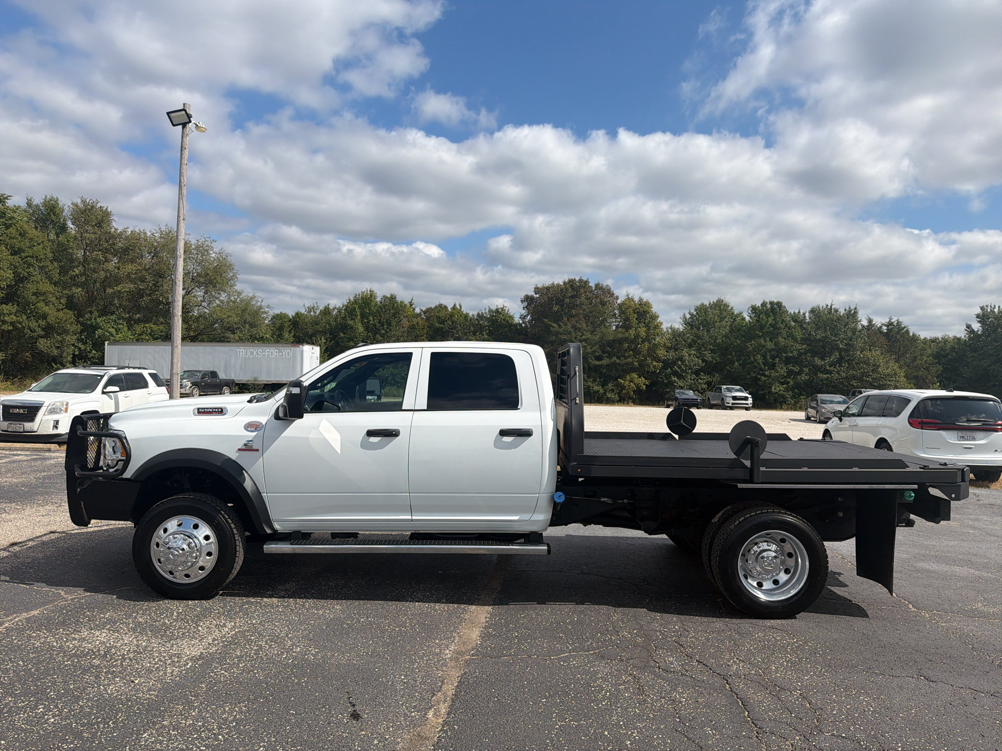 Used 2024 RAM 5500 Tradesman w/ Chrome Appearance Group AWD/4WD image 2