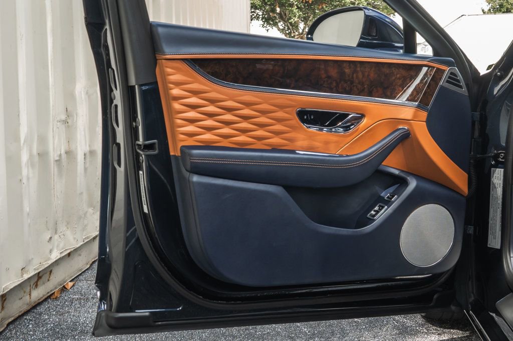 Used 2022 Bentley Flying Spur V8 image 30