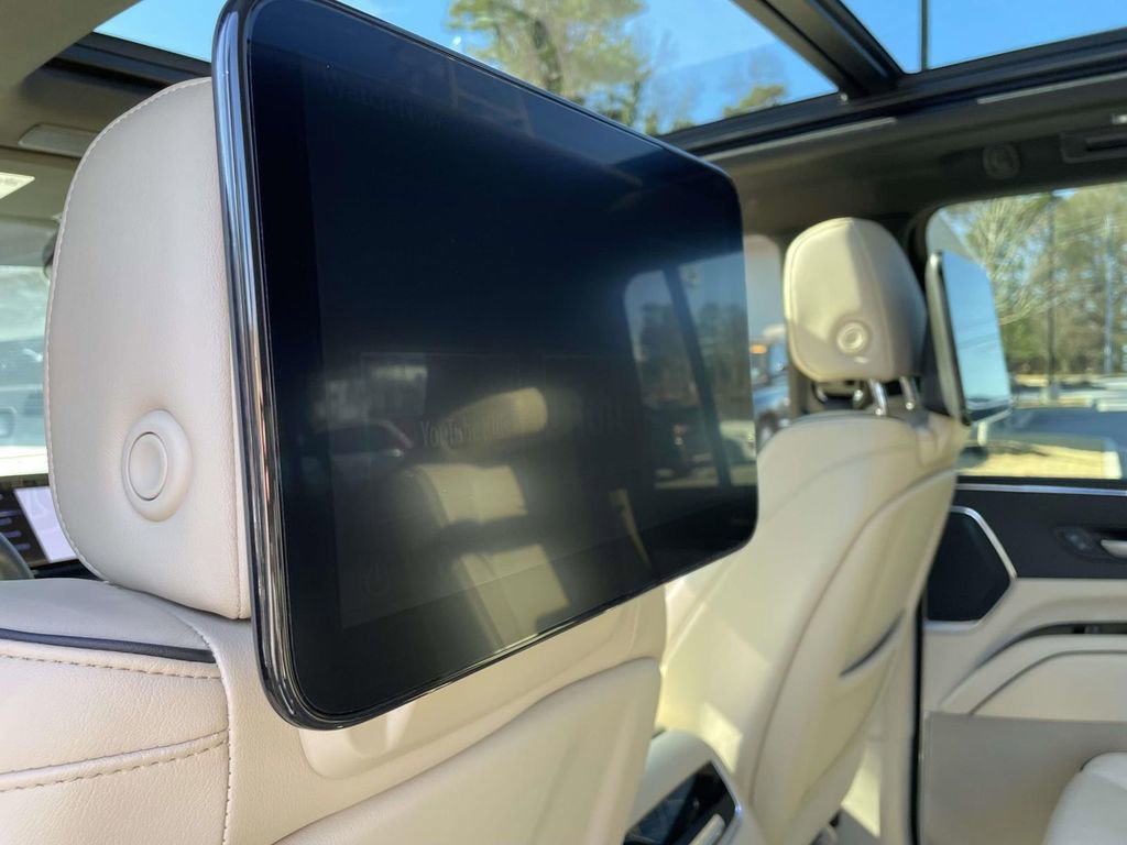 Used 2023 Cadillac Escalade ESV Premium Luxury w/ Performance Package image 13