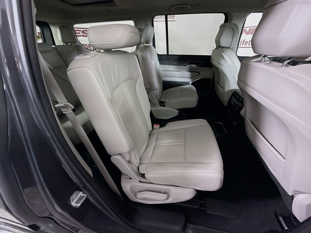 Used 2022 Jeep Wagoneer Series III w/ Premium Group I AWD/4WD image 35