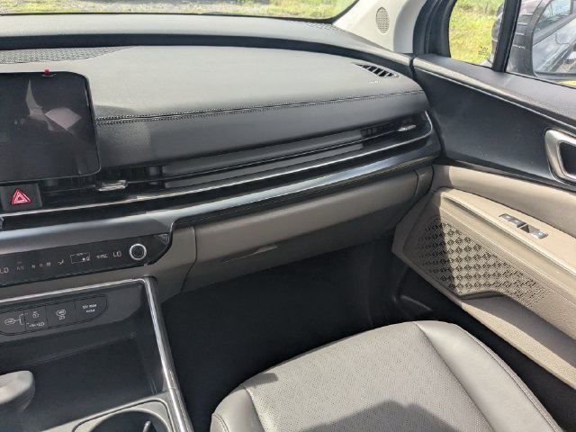 New 2026 Kia Carnival FWD image 17