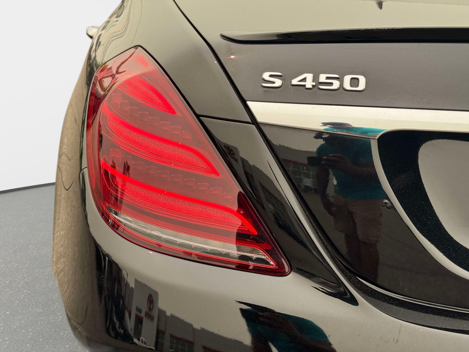 Used 2020 Mercedes-Benz S 450 4MATIC Sedan w/ AMG Line Exterior image 10