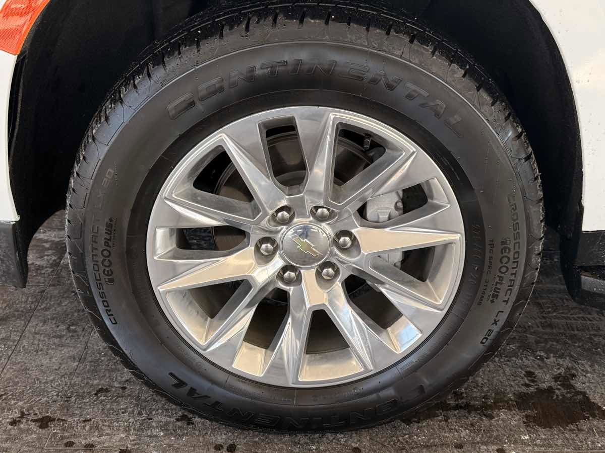 Used 2023 Chevrolet Suburban Premier image 38