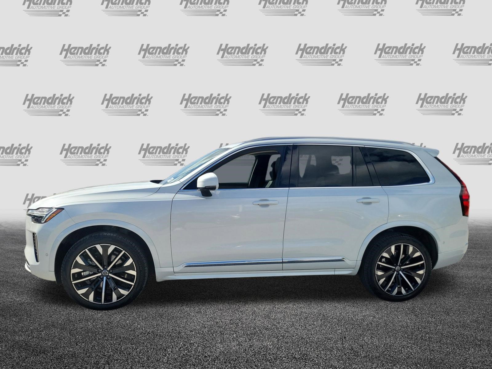 Used 2025 Volvo XC90 B6 Plus image 7