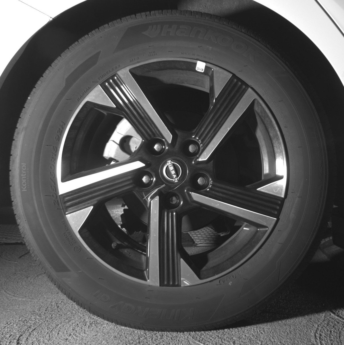 Used 2025 Nissan Sentra SV FWD image 15