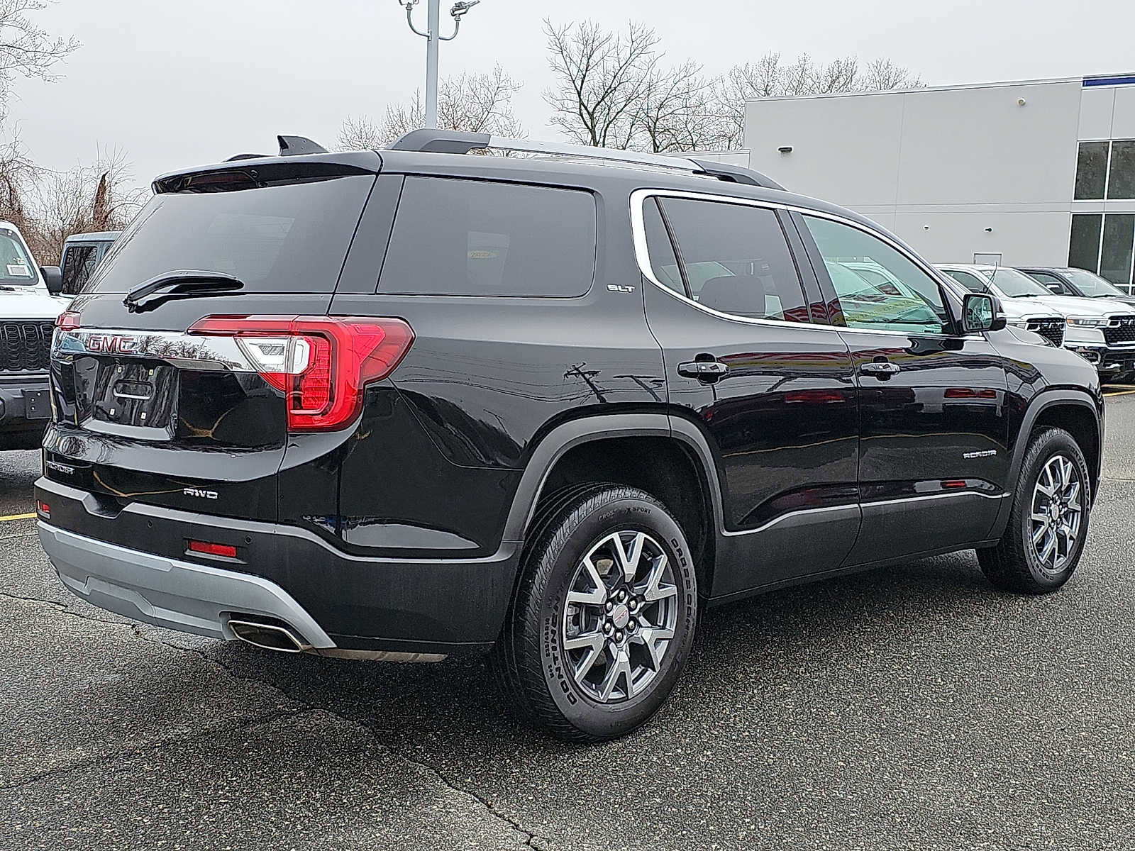 Used 2023 GMC Acadia SLT w/ Technology Package image 6
