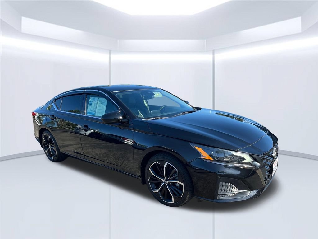 Used 2023 Nissan Altima 2.5 SR FWD image 7