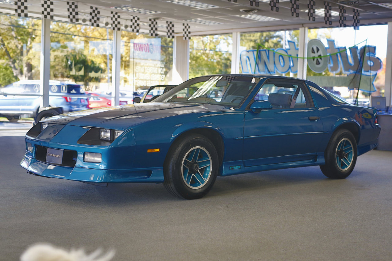 Used 1991 Chevrolet Camaro RS image 3
