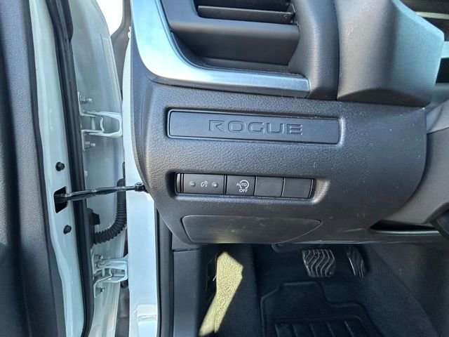 Used 2023 Nissan Rogue S image 14