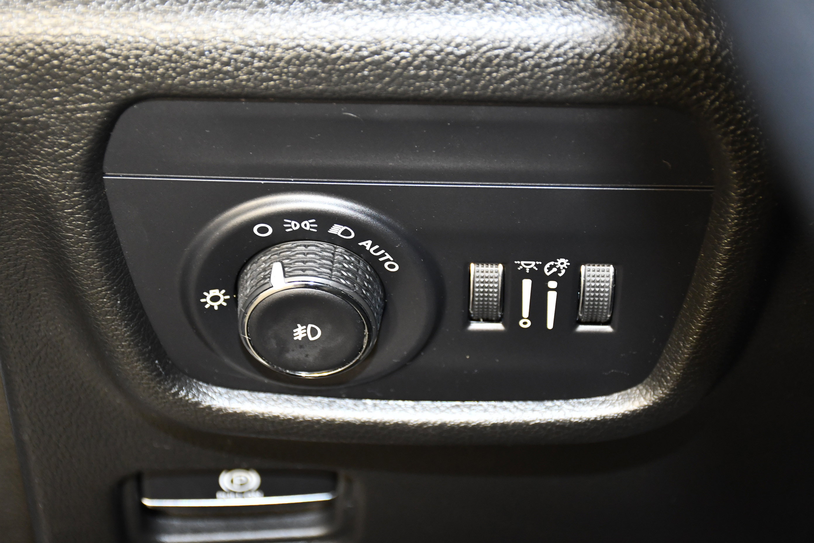 Used 2024 Jeep Grand Cherokee Limited AWD/4WD image 37